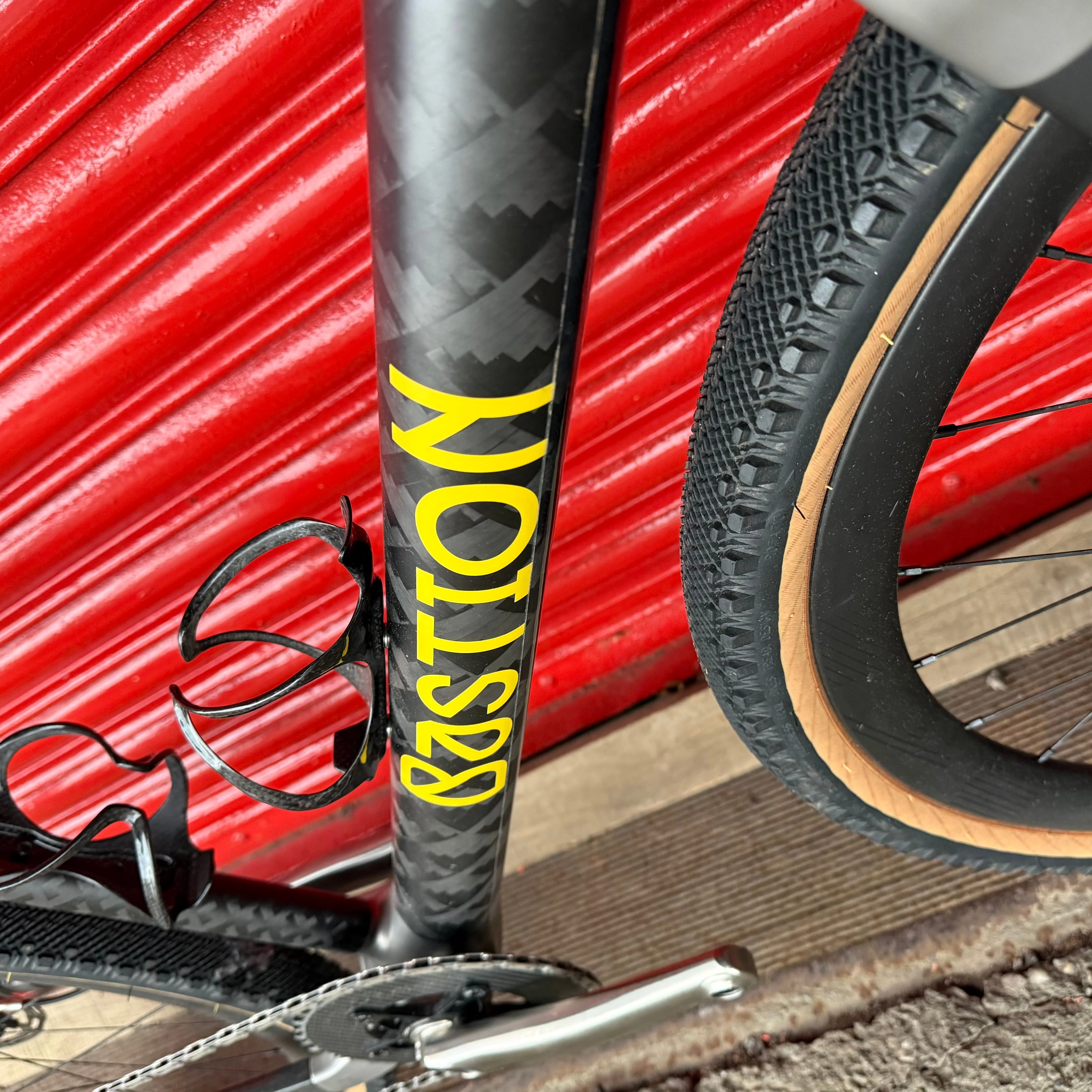 Bastion Crossroad SRAM Red AXS Cane Creek Carbon Disc Gravel Road 2024 - Image 10