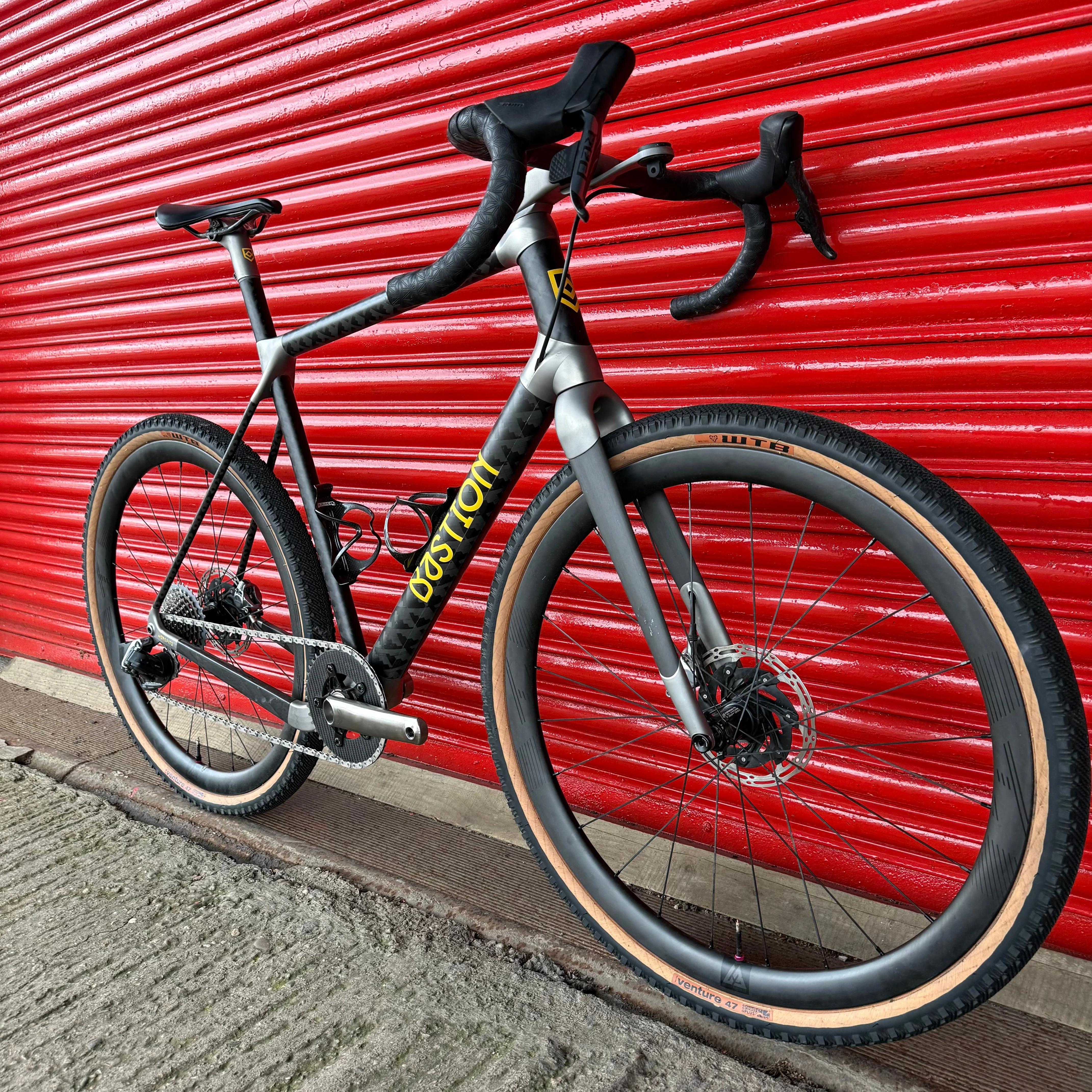 Bastion Crossroad SRAM Red AXS Cane Creek Carbon Disc Gravel Road 2024 - Image 3