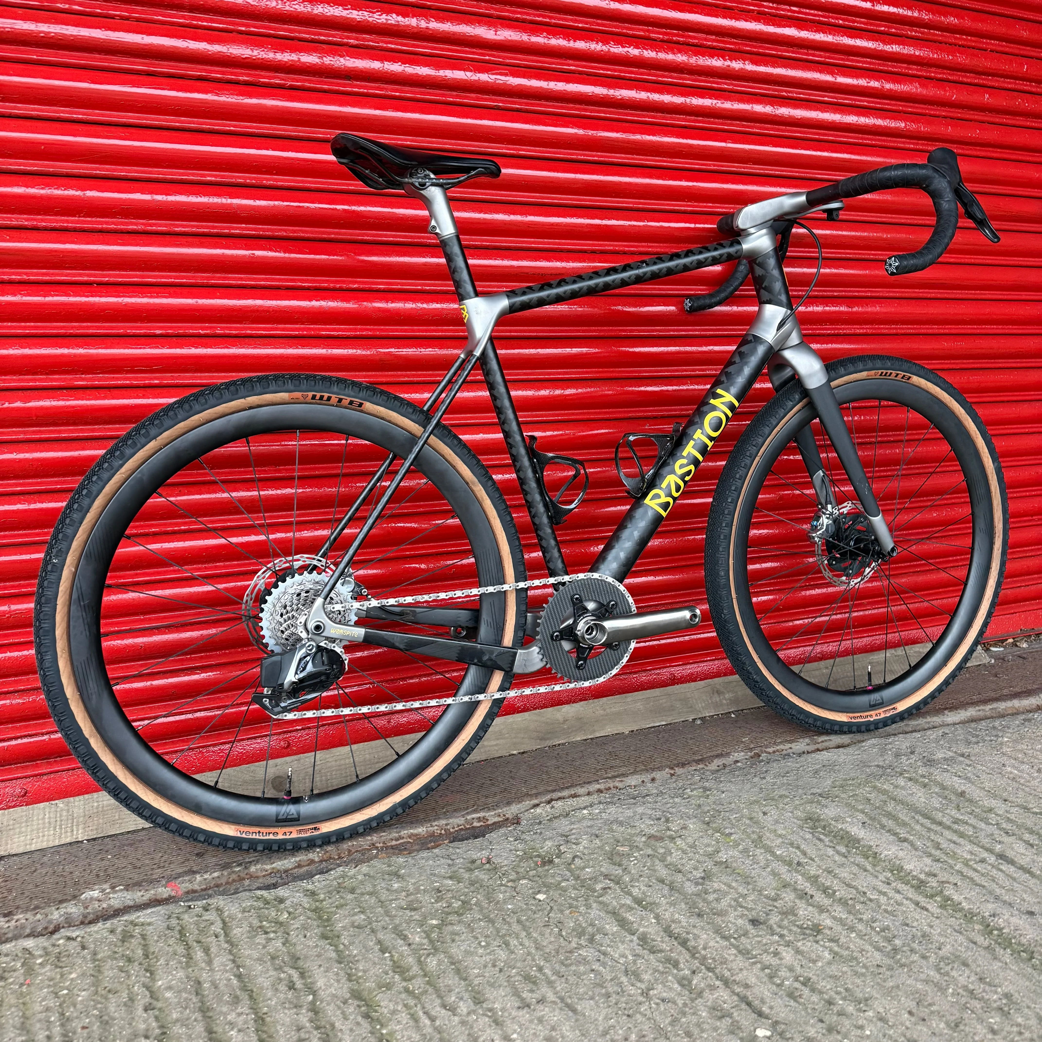 Bastion Crossroad SRAM Red AXS Cane Creek Carbon Disc Gravel Road 2024 - Image 4