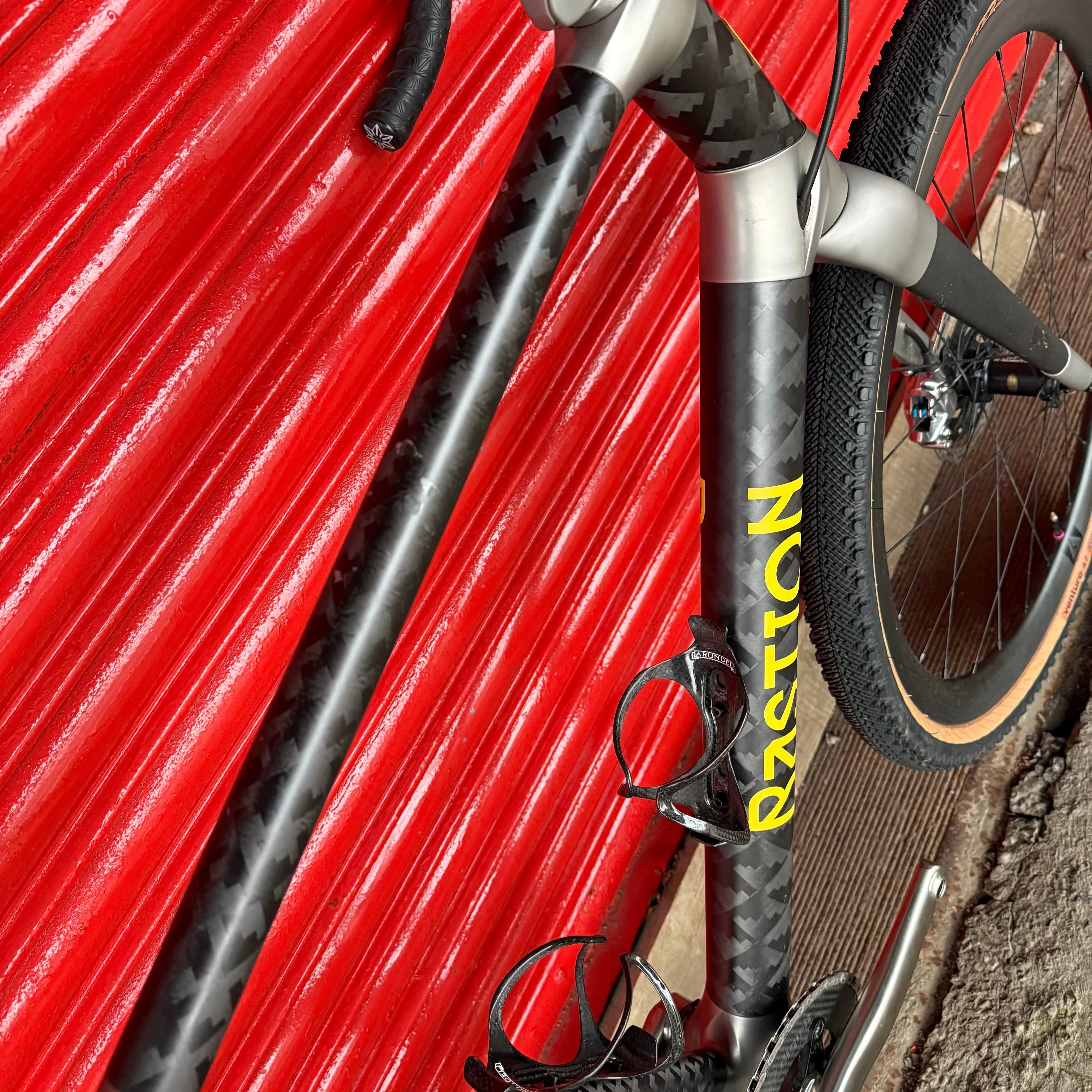 Bastion Crossroad SRAM Red AXS Cane Creek Carbon Disc Gravel Road 2024 - Image 5