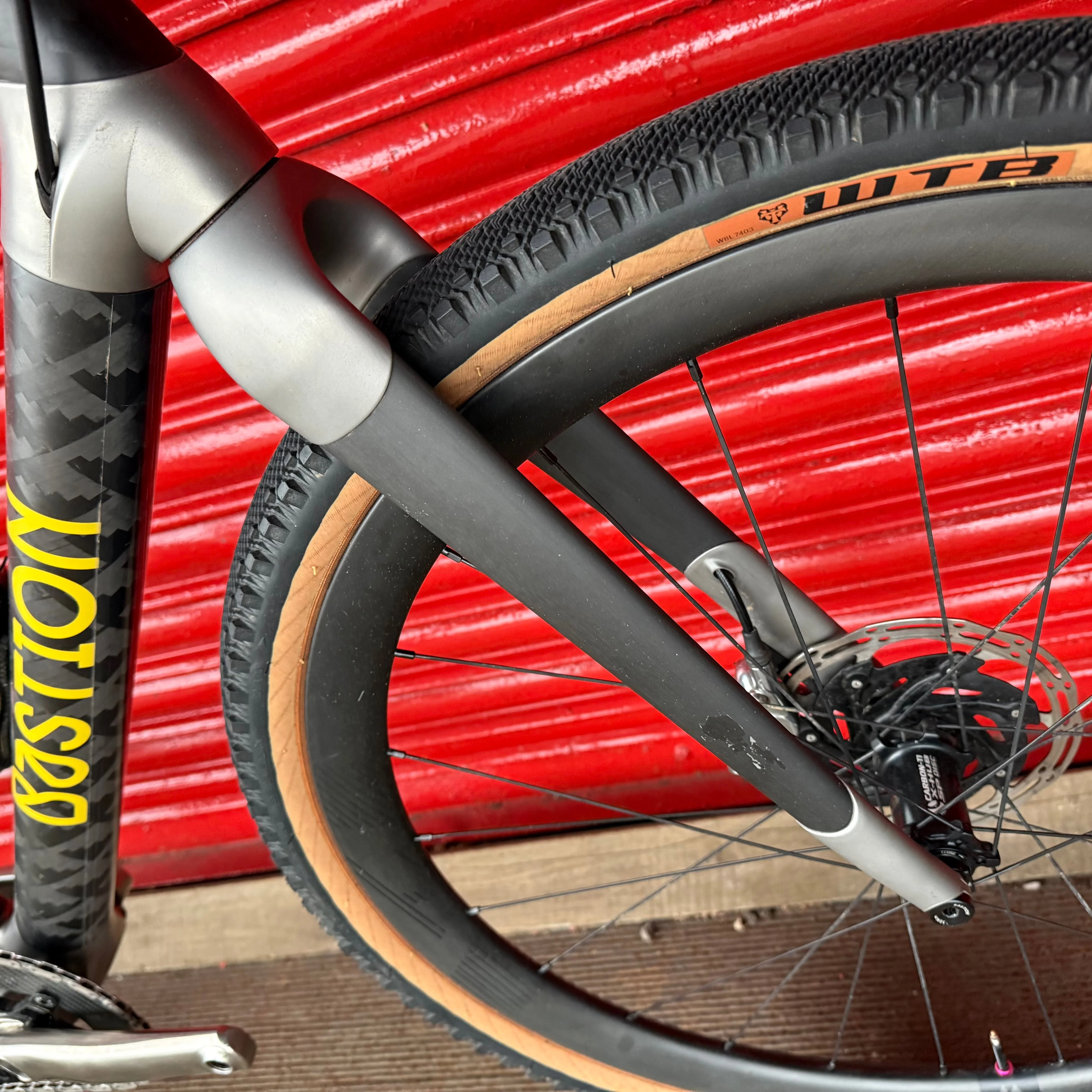 Bastion Crossroad SRAM Red AXS Cane Creek Carbon Disc Gravel Road 2024 - Image 9
