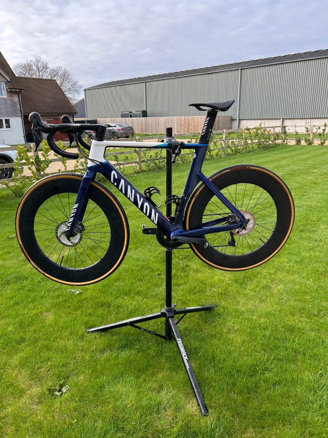 Canyon Aeroad CF SL 8 Disc 2023 - Image 8