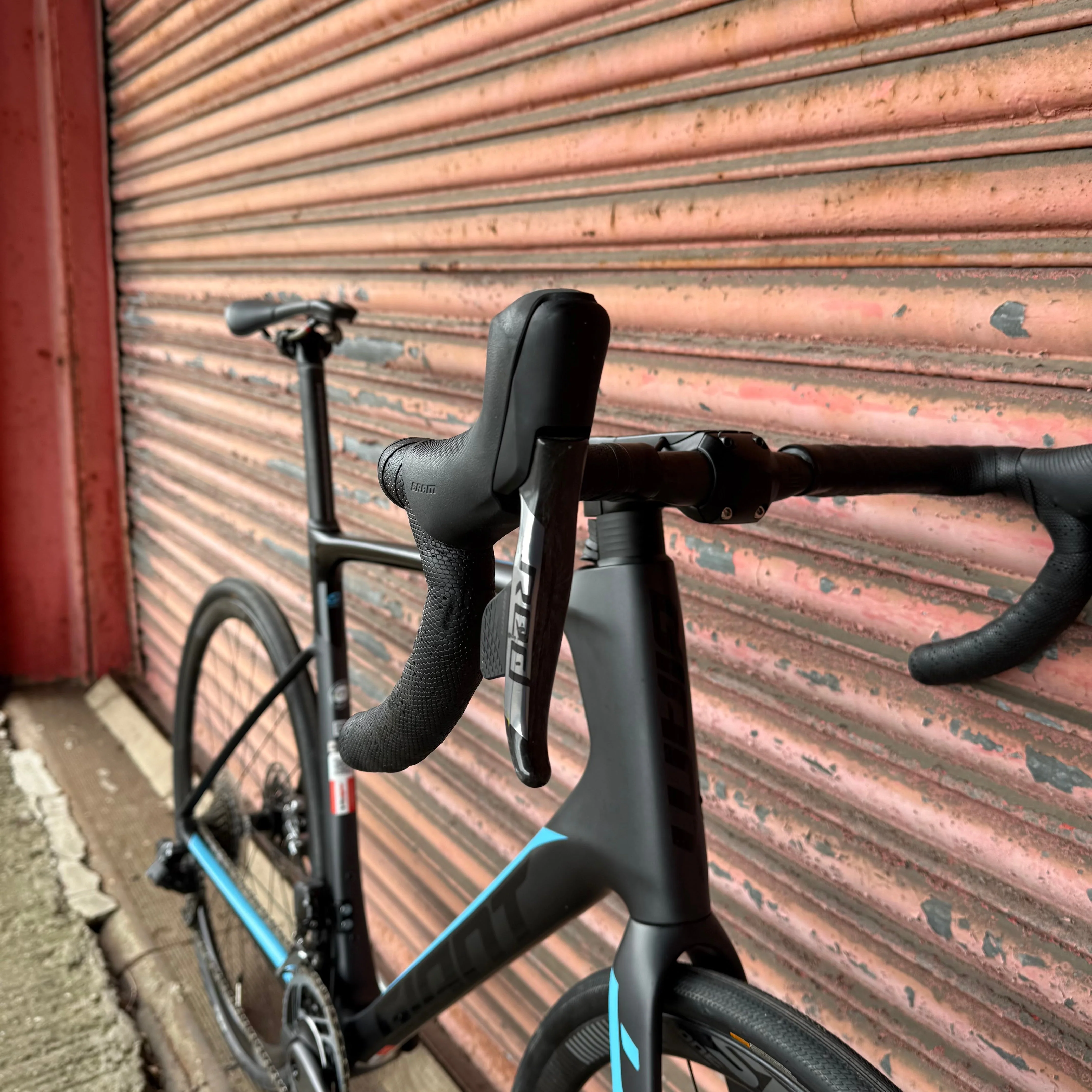 Giant Defy Advanced Pro 0 SRAM Red AXS 12 speed Carbon Endurance Road Bike - XL 60cm - Image 6