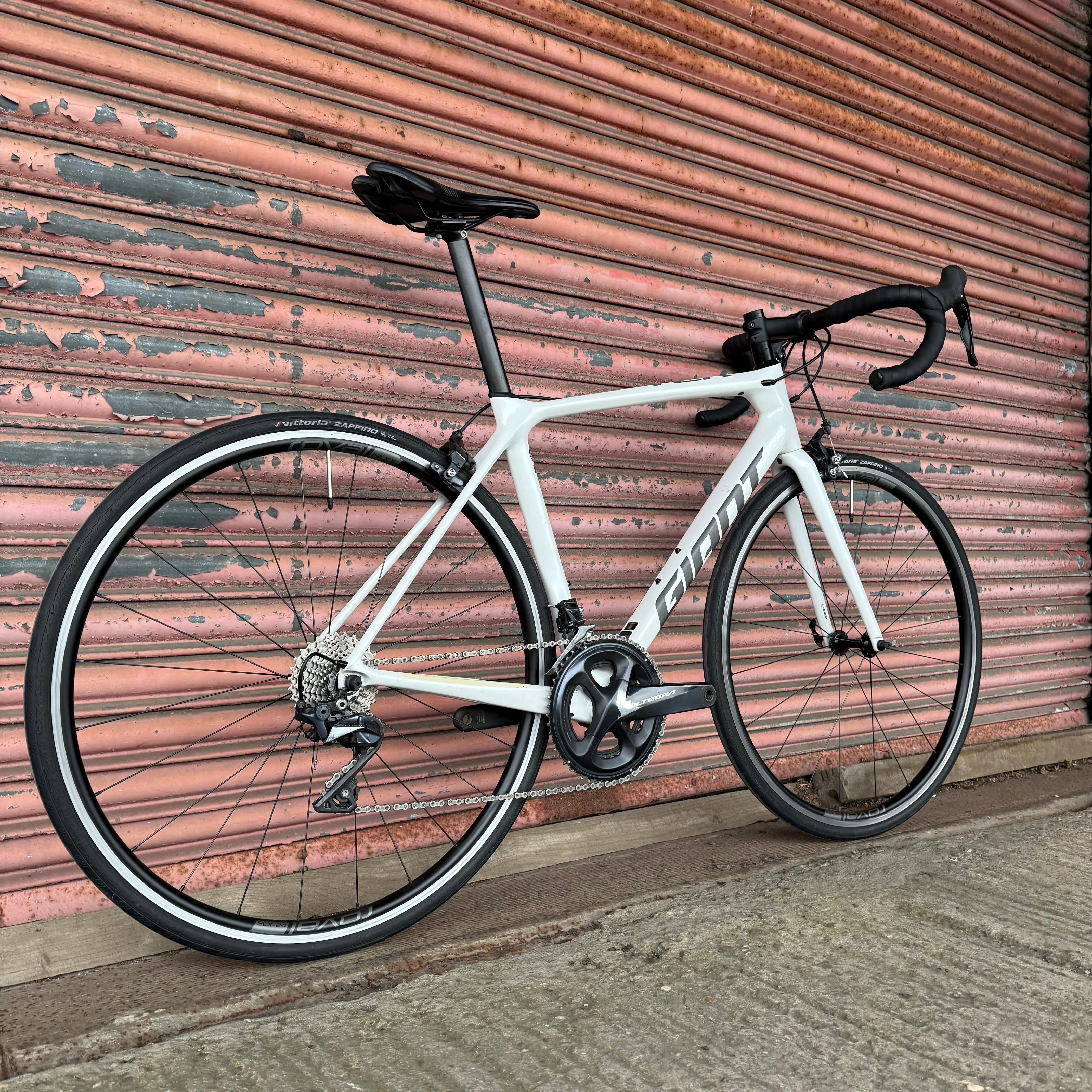 Giant TCR Advanced 1 KOM Ultegra Carbon Road Bike - M 54cm - Image 3