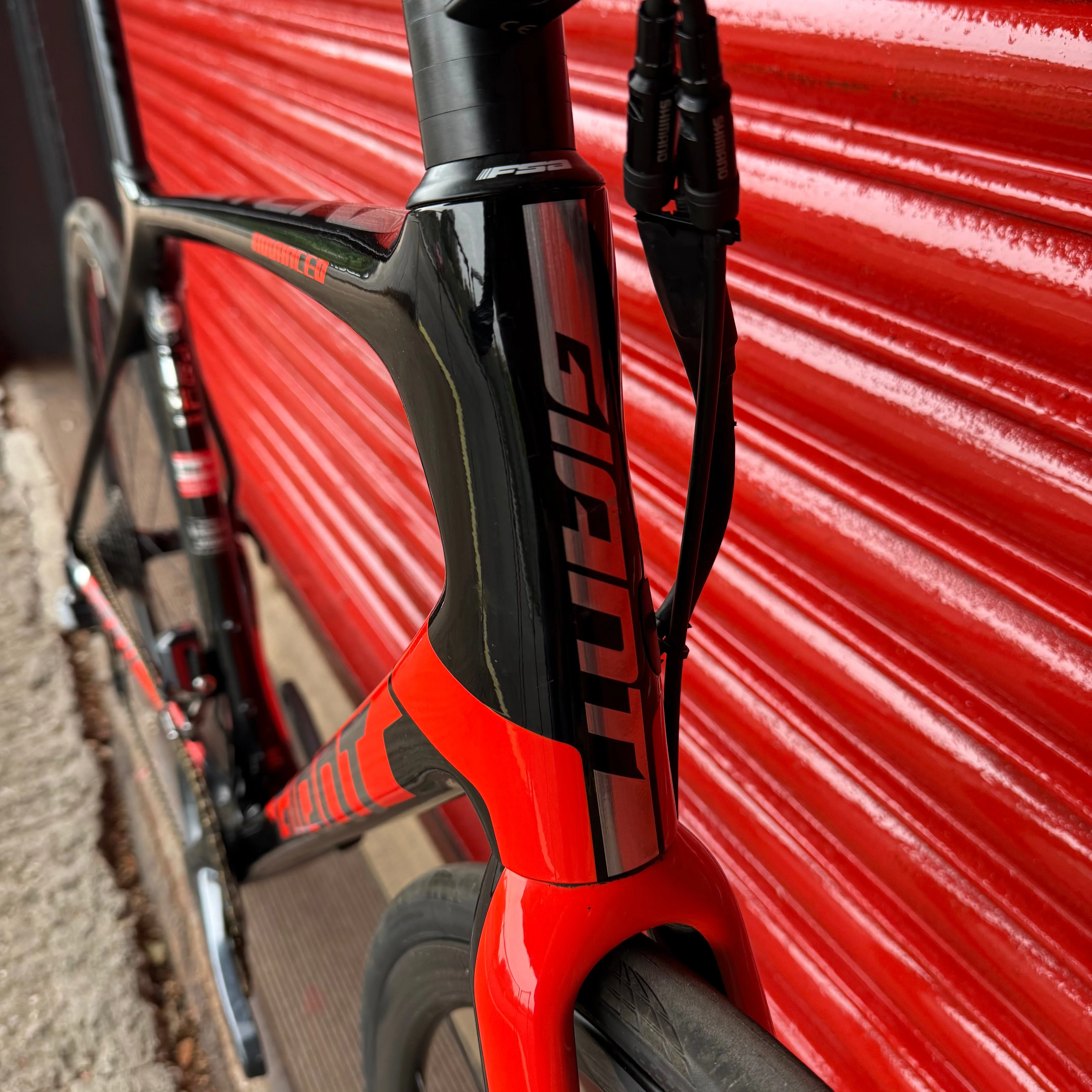 Giant TCR Advanced Pro Ultegra Di2 Carbon Disc Road Bike - ML 56cm - Image 7