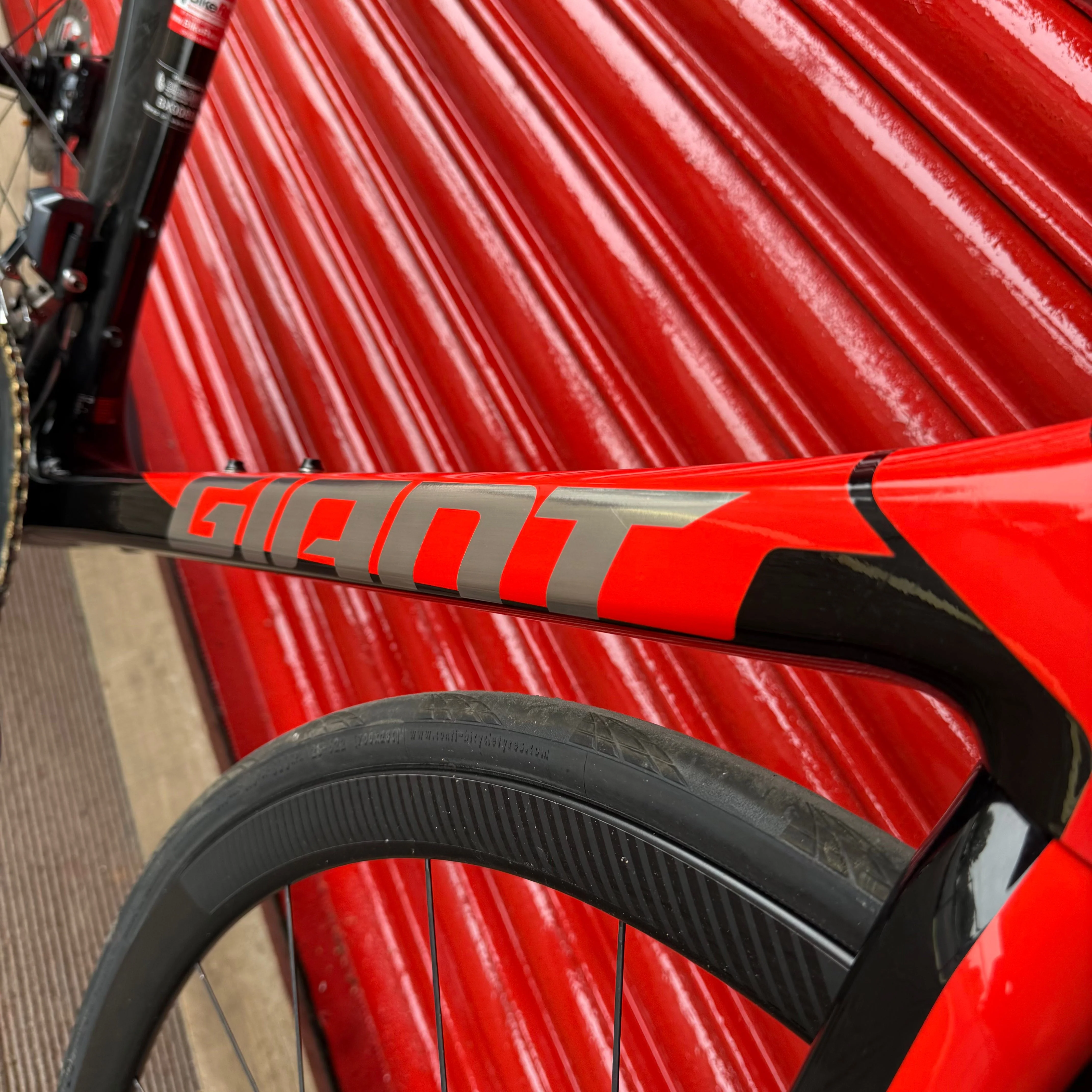 Giant TCR Advanced Pro Ultegra Di2 Carbon Disc Road Bike - ML 56cm - Image 9