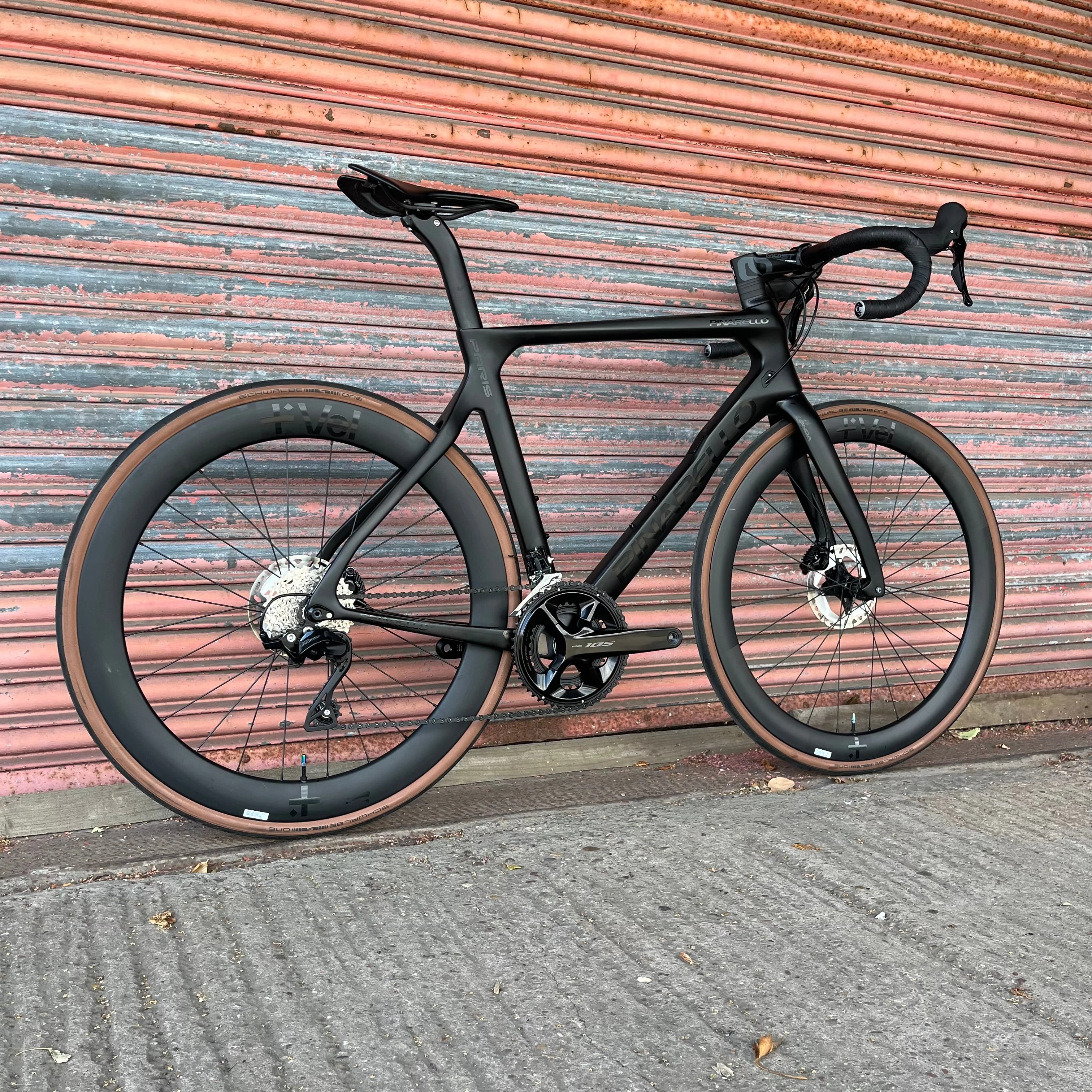 Pinarello Paris 105 12 speed Disc Carbon Road Bike - 54.5cm - Image 3