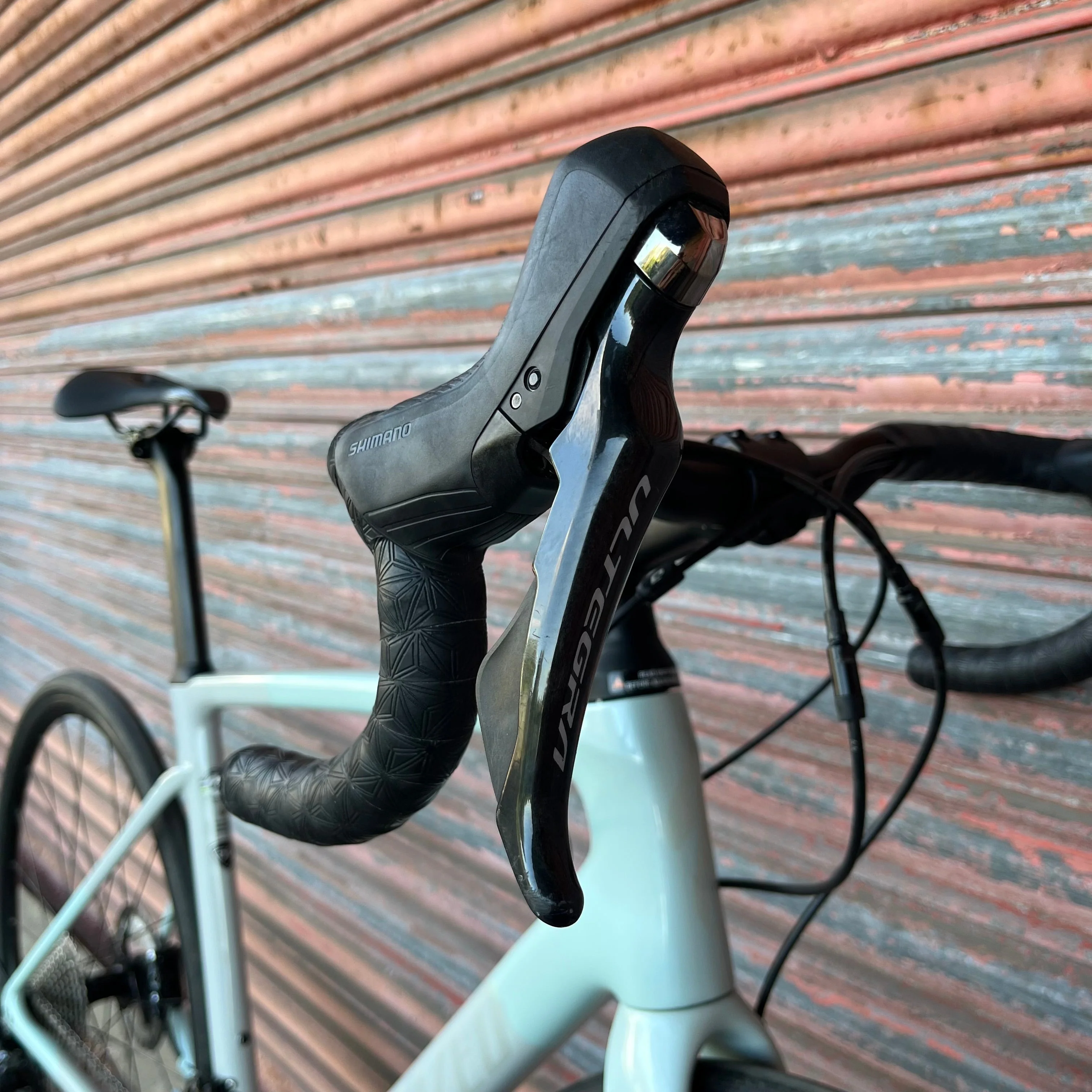Specialized Roubaix Comp Ultegra Carbon Disc Road Bike - 56cm - Image 5