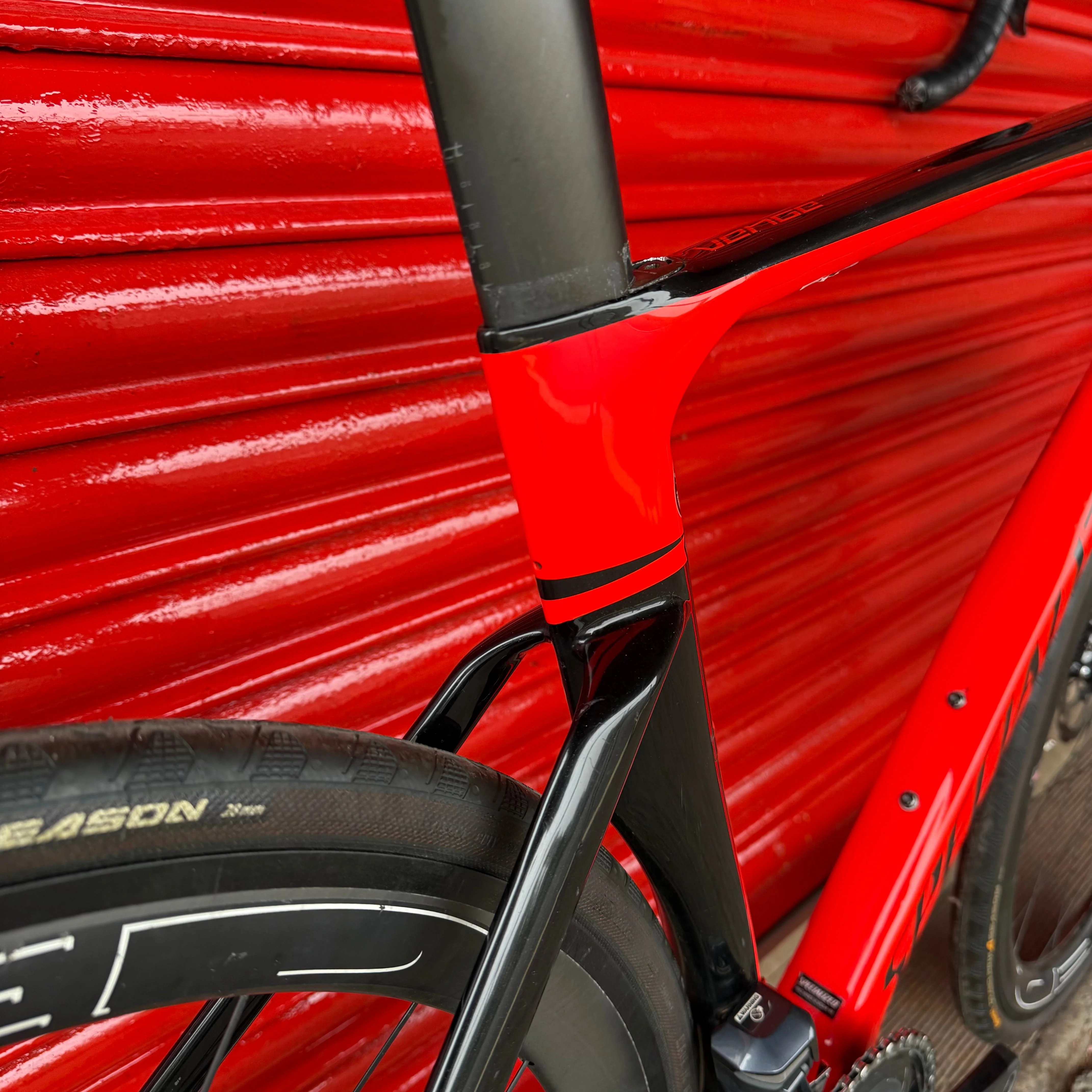 Specialized Venge Ultegra Di2 Carbon Disc Road Bike - 56cm - Image 12