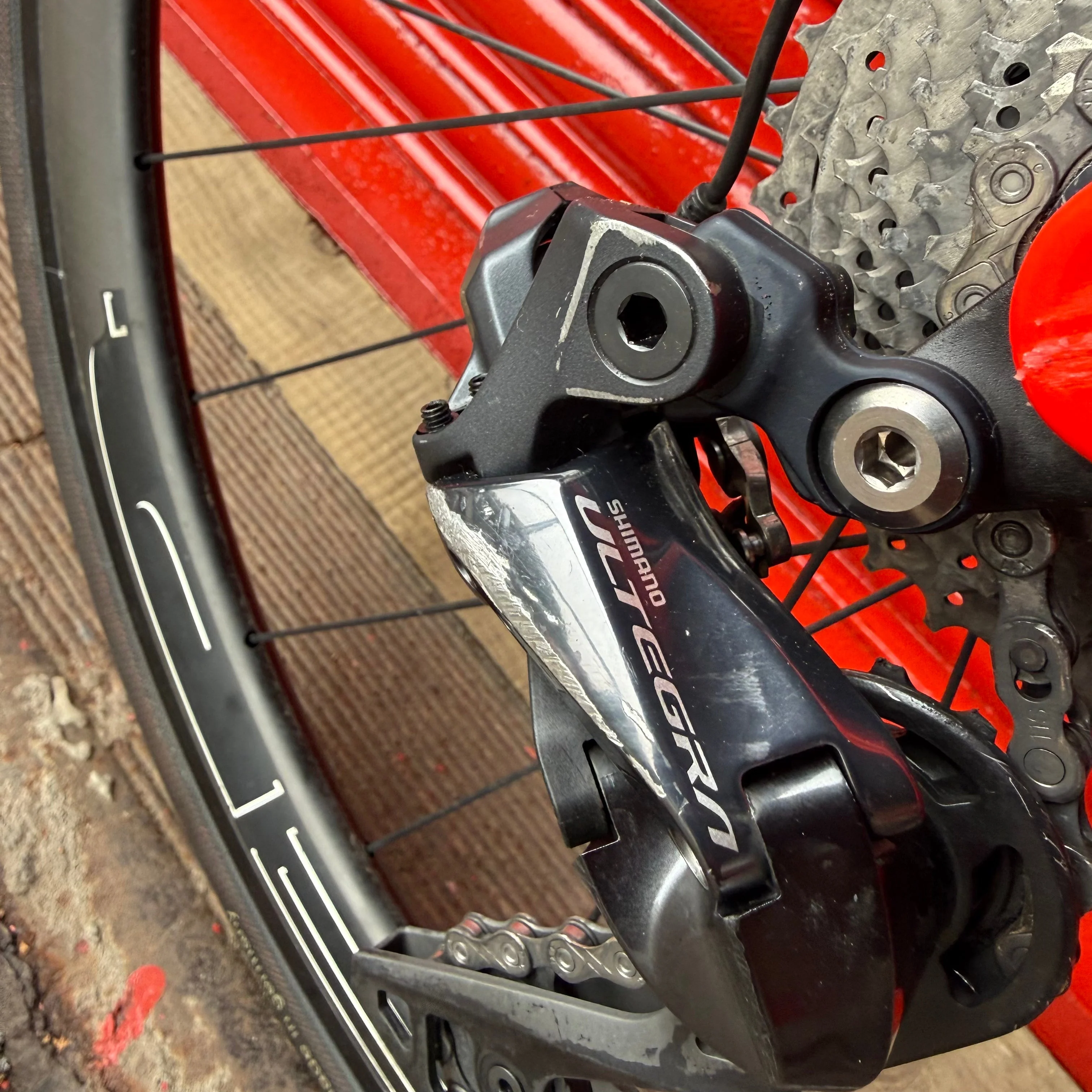 Specialized Venge Ultegra Di2 Carbon Disc Road Bike - 56cm - Image 24