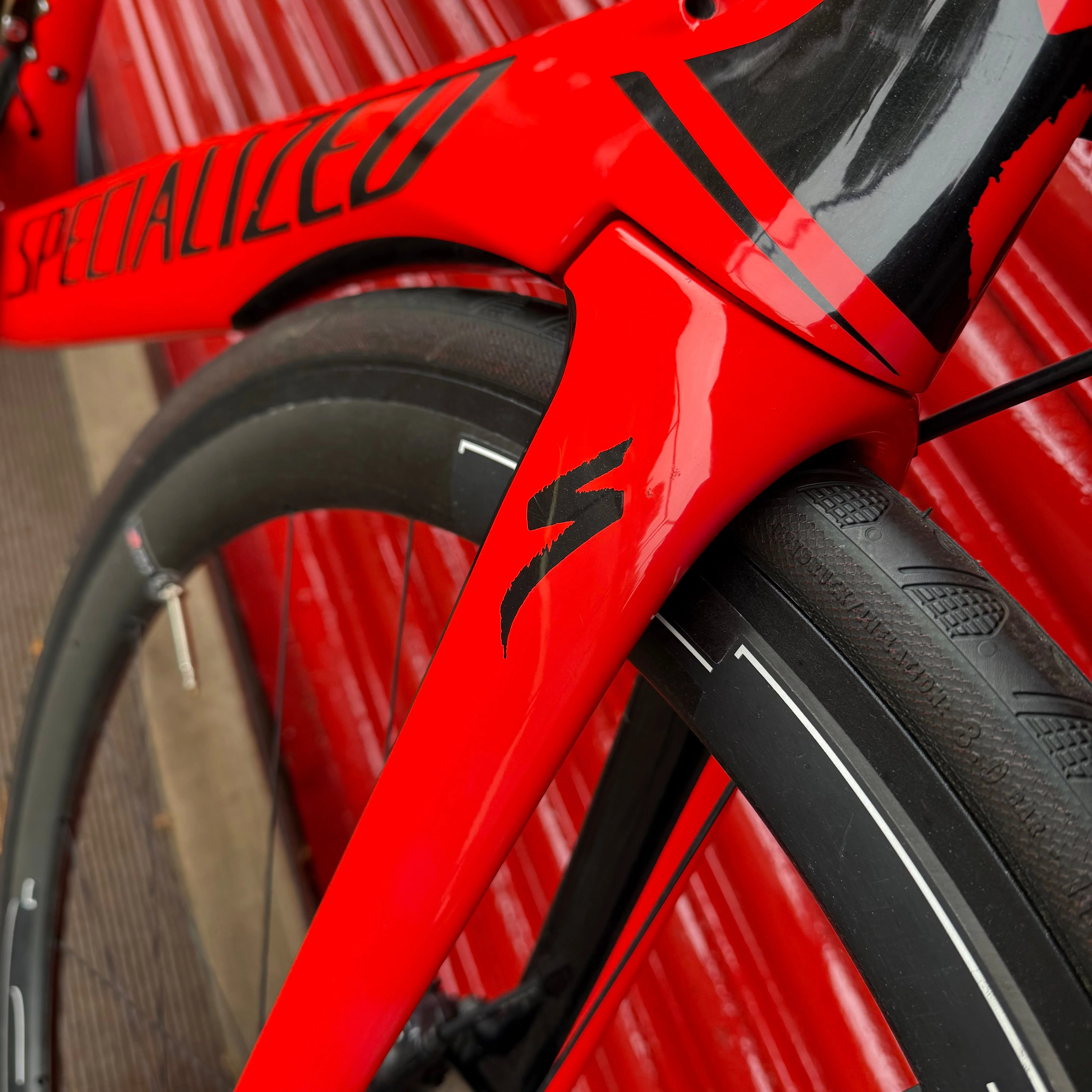 Specialized Venge Ultegra Di2 Carbon Disc Road Bike - 56cm - Image 8