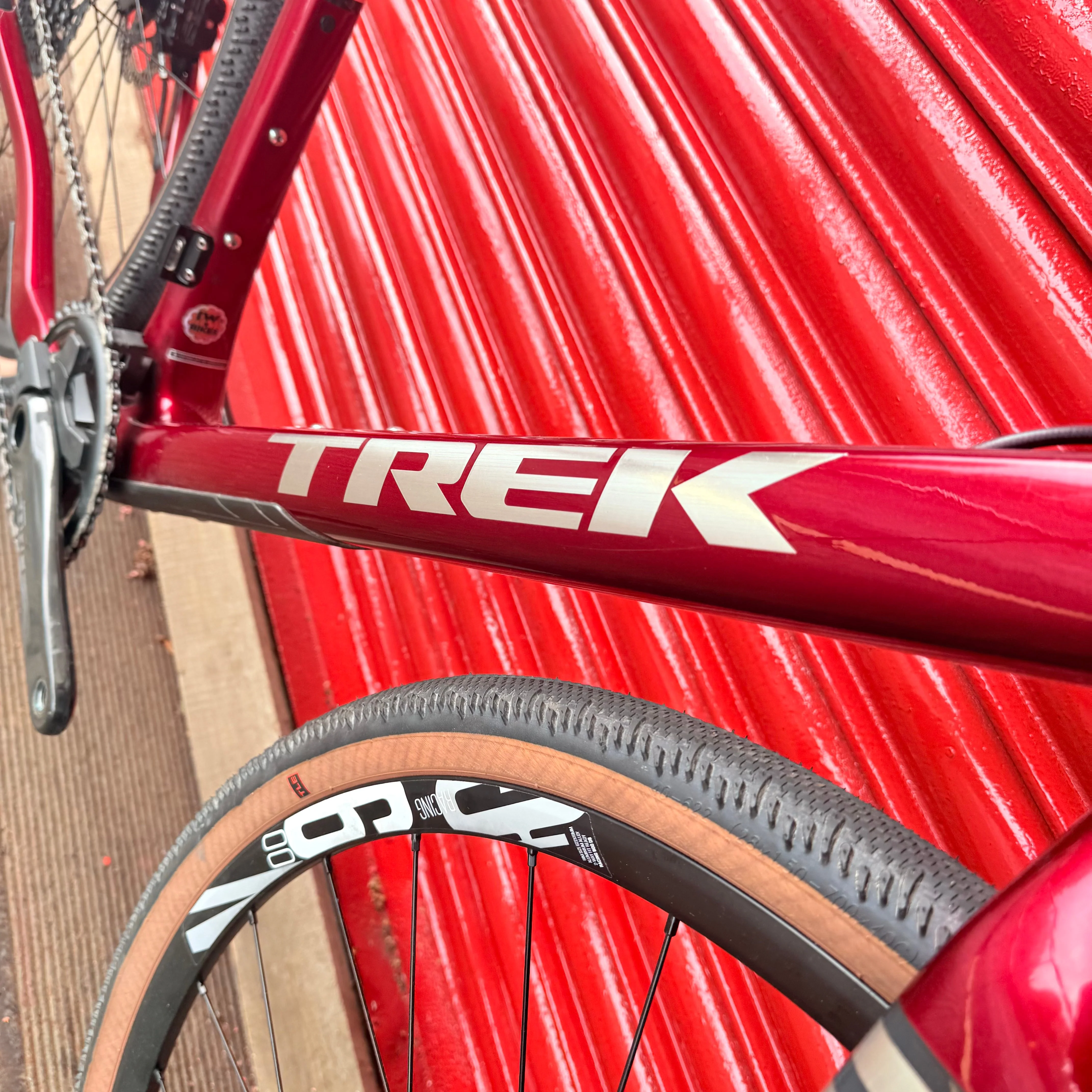 Trek Checkpoint SL7 SRAM Force AXS Carbon Disc Gravel Bike - 56cm - Image 8